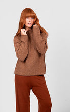 Load image into Gallery viewer, BL6629 Links Strip Pullover