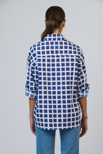 Load image into Gallery viewer, Envelope Shirt Impression Azur
