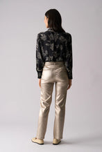 Load image into Gallery viewer, Foil Thread Tails Shirt Black Folklore
