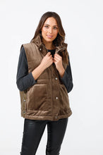 Load image into Gallery viewer, Elmhurst Vest
