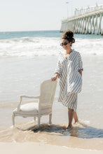 Load image into Gallery viewer, Harper Linen Shirt MegbyDesign
