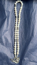 Load image into Gallery viewer, Necklace silver and pearl with locket
