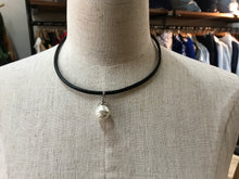 Load image into Gallery viewer, Moko Necklace PE291
