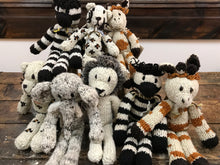 Load image into Gallery viewer, Woollen Spider Animals
